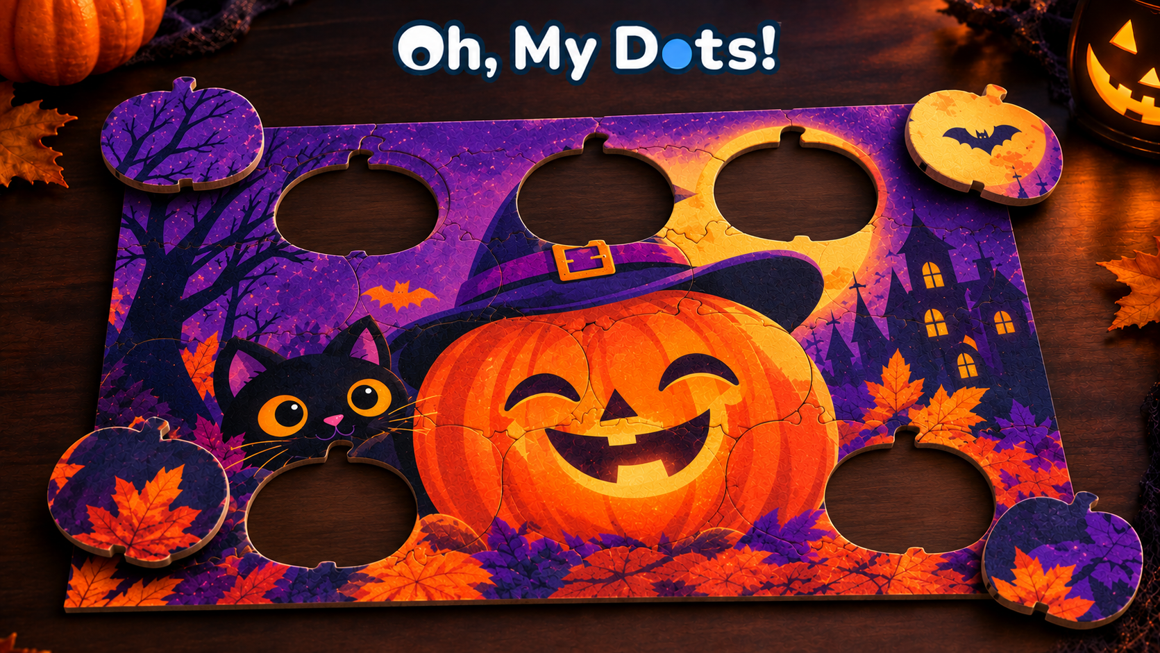 Um tabuleiro de quebra-cabeça de Halloween em madeira com uma abóbora sorridente de chapéu de bruxa, um gato preto, uma lua cheia e uma casa mal-assombrada, com várias peças em formato de abóbora fora do tabuleiro.